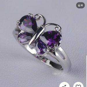 Size 8 14k gold crystal ring